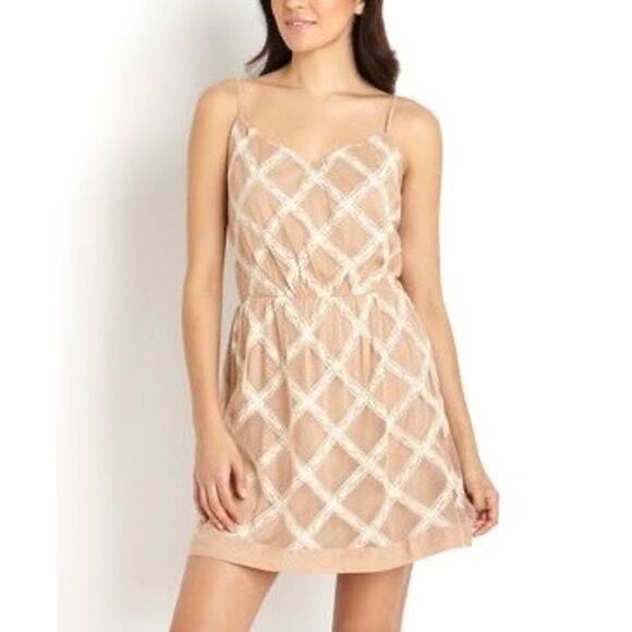 NWT Champagne & Strawberry Tan/Beige Cami Spaghetti Strap Lace Dress. Size M - Picture 1 of 12